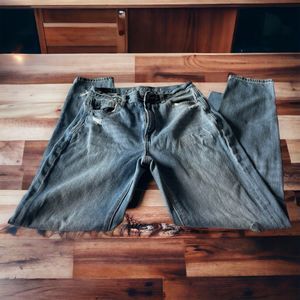 AMERICAN EAGLE Women’s Light Wash Distressed Mom Jeans Size 0 Regular